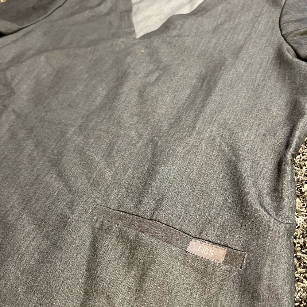 Figs small scrub top